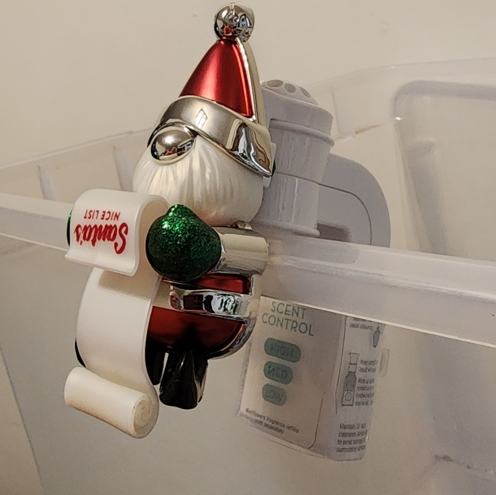 Bath & body santas nice list gnome wallflower plug scent control nwt - Picture 3 of 4